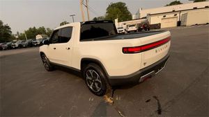 UNA FANTÁSTICA CAMIONETA USADA 2024 R-1-T DE 1 VELOCIDAD, LISTA PARA USO ELÉCTRICO, EN VENTA - Product Image 6