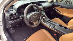 Voiture d'occasion de qualité abordable, Le-x-us IS 300 2018, conduite à gauche - Product Image 2