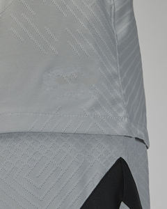 Ensemble de maillots de football/soccer personnalisés pour la nouvelle saison 2024 - 100% polyester, impression par transfert thermique, nom et logo d'équipe personnalisés, unisexe, adulte - Product Image 6