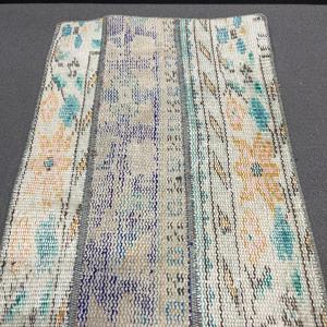 Alfombra Vintage de 1.4x3.8 pies, Alfombra Turca Pequeña, Alfombra Azul y Blanca Sólida - Product Image 4