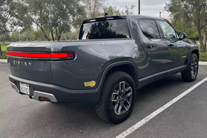 Rivian R1T 2024 Usado en Buen Estado, Volante a la Izquierda, Asientos de Cuero, Cámara Trasera, 250-300 CV, 200-300 Nm - Product Image 2