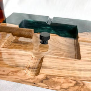 Nouvel arrivage de cendrier en résine époxy et bois de forme carrée au design moderne avec logo de couleur personnalisé portable pour l'intérieur et l'extérieur - Product Image 5