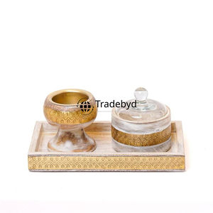 Quemador Bakhoor de madera decorativo con tallas artísticas Hecho para interiores de Oriente Medio y amantes de las fragancias de Tradebyd - Product Image 6