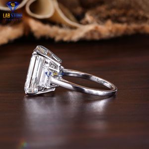 Émeraude 4.60TDW et T. Bague en or blanc avec diamant taillé baguette par Lab-Stone/Bague en diamant rare et magnifique/couleur EF-VS - Product Image 3