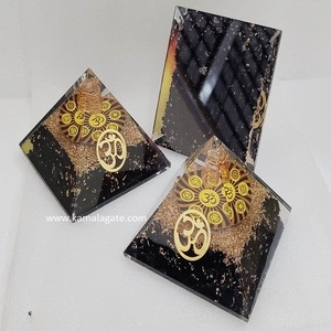 Vente en gros de pyramide d'orgone à 7 chakras avec bobine de cuivre, pierre semi-précieuse pour l'énergie et la guérison des chakras, style Feng Shui - Product Image 4