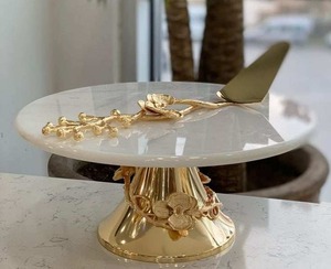 Support à gâteau en résine de luxe de fabrication indienne pour les célébrations d'anniversaire ou les parties de thé disponible au prix d'exportation - Product Image 1