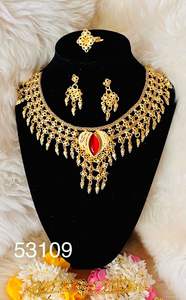 Ensemble de collier traditionnel plaqué or avec boucles d'oreilles assorties |   Bijoux de Mariage Indiens Imitation Vente en Gros Modèle 23261 - Product Image 2