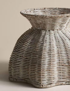 Centro de Mesa con Base Festoneada, Decoración de Mimbre Tejido a Mano de Lujo para Mesas de Estilo Escandinavo - Product Image 3