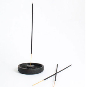 Brûleur de bâton d'encens en métal aluminium noir - Product Image 1
