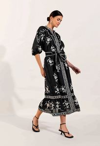 เดรสผ้าฝ้ายลายดิจิทัลสไตล์ยูเครนสำหรับผู้หญิงเดรสผ้าฝ้ายปักลายพู่ดีไซน์หรูหราและทันสมัย - Product Image 3