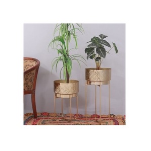 Ensemble de jardinières décoratives pour la maison et le bureau Jardinières d'intérieur en métal plaqué or Pots de fleurs Support de luxe pour plantes Seaux Accessoires de jardin - Product Image 5