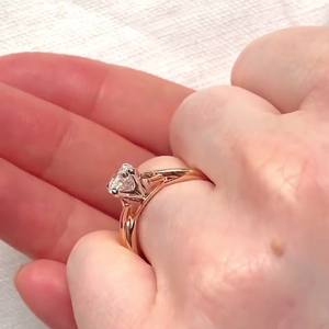 Anillo de compromiso de solitario de diamante cortado de 6mm, banda de vástago giratorio | Plata de ley chapada en oro de 18 quilates, boda minimalista, novia fina - Product Image 2