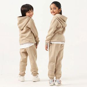Alta calidad Unisex dos piezas transpirable invierno talla grande manga larga Beige niños ropa conjunto para niños chándales chándal - Product Image 3