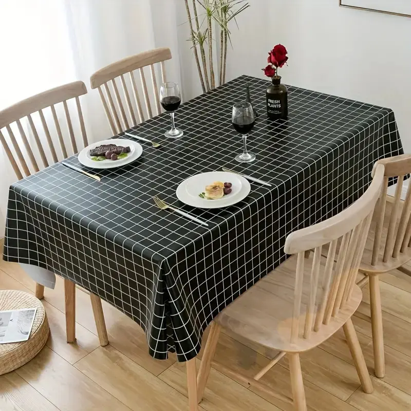 1 Stück schwarz plattiert Kunststoff wasserdicht Ölfest Heim Abendessen Tischdeckel Dekoration und Picknick-Matte Outdoor-Partyzubehör