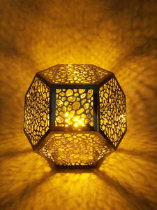 Candelabro de Metal de Bronce Estilo Marroquí Hecho a Mano, Linterna de Mesa Decorativa Vintage para Pascua, Navidad, Eventos en Casa - Product Image 2