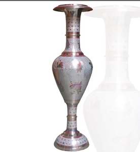 Venta de contenedor de flores de metal hecho a mano al por mayor Suministros de jardín Florero de metal diseño antiguo Flor de metal más vendida - Product Image 1