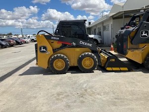 Cargadora Compacta John Deere 316Gr Nueva al por Mayor, Motor Kohler de 60HP, Sistema Totalmente Hidráulico, Cabina Climatizada con Calefacción, Bomba, Caja de Cambios, Motor - Product Image 4