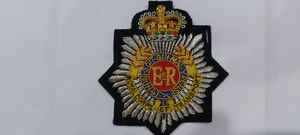 Étiquettes de vêtement élégantes et durables en polyester, patchs d'emblèmes britanniques brodés à la main avec des badges Wok en fil métallique tissé - Product Image 3