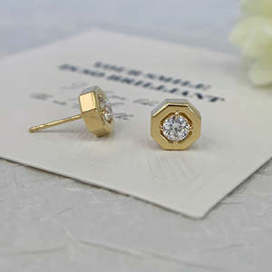 Boucles d'oreilles clous hexagonales en diamant de laboratoire 1,00 carat (couleurs D-E-F) clarté VVS-VS, sertissage clos éblouissant, certifiées IGI, pour femme, usage quotidien - Product Image 1