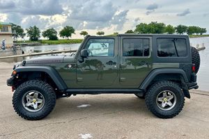 Jeep Wrangler Unlimited Rubicon Hard Rock 4x4 V6 2015 d'occasion en bon état, modifié pour le tout-terrain, provenance sud des États-Unis - Product Image 3