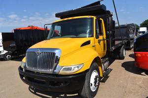 Camión Volquete de Plataforma DuraStar 4300 de 2014 con 220HP, Caja de Cambios Automática, Confiable para Construcción y Transporte Comercial - Product Image 3