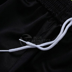 Kit de football imprimé sur mesure pour les jeunes avec logo de l'équipe scolaire et ensemble de maillots et shorts de football durables - Product Image 6