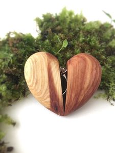 COOL FAIT À LA MAIN NATUREL MARIAGE BOÎTE À ANNEAUX EN BOIS MASSIF Fiançailles En Bois De Noyer Mariage Petit Unique Porte-Anneau Gravure - Product Image 3