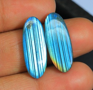 Superbe paire de pierres précieuses en Labradorite, cabochon en forme de pierre ovale lisse et polie pour la fabrication de bijoux. - Product Image 6