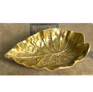 Plat décoratif en métal de qualité supérieure en forme de feuille avec une finition dorée et un design en forme de feuille Plat à servir pour les noix - Product Image 6