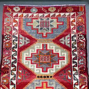 พรมวินเทจตุรกีขนาด 3x11.7 ฟุต, พรมปูพื้น, พรมลายตารางสีแดง - Product Image 2