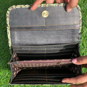 Nouveau élégant femmes peau de vache fourrure sculpture cuir pochette à la main Design téléphone transporter sacs à main Offre Spéciale en relief impression à la mode portefeuilles - Product Image 6