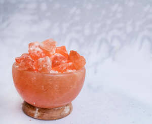 Lampe de sel de roche rose de l'Himalaya en forme de bol sculpté à la main chef-d 'œuvre artisanal naturel pour cadeau décoratif pour la maison originaire du Pakistan - Product Image 6