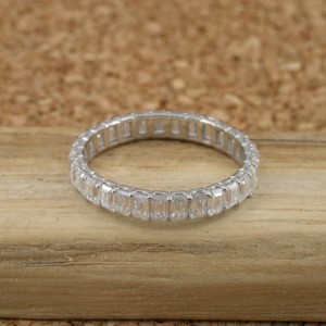 แหวนเพชรที่โตในแล็บสีทองหรูหรา VVS2เจียระไนสีมรกตได้รับการรับรองโดยจริยธรรมผู้ผลิตแบบยั่งยืน - Product Image 4