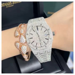 Montre pour homme en diamant moissanite de luxe haut de gamme, élégante montre analogique à quartz pour les professionnels et les occasions spéciales - Product Image 4