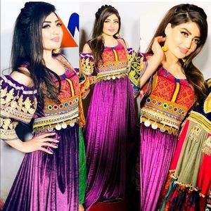 Robe de filles traditionnelles de haute qualité correspondant aux tenues Kuchi pour les familles vêtements de fête en soie utilisation quotidienne prix de gros attractifs - Product Image 2