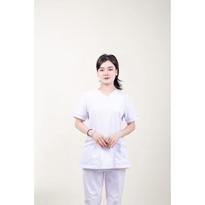 Ensemble de blouses médicales pour femmes - Design col cœur, tissu tissé avec élasthanne, logo personnalisé disponible - Product Image 1