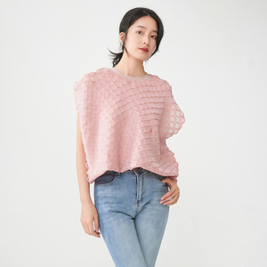 T-shirt Elegante da Donna a Doppio Strato con Collo Rotondo, Stile Casual, Manica Corta Miyake, Nuova Collezione 2026 di Alta Qualità - Product Image 3