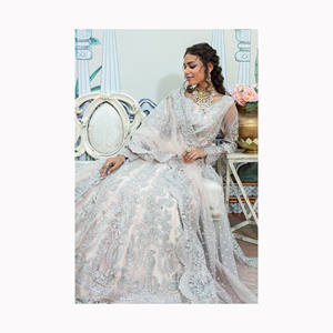 Impresionante nuevo conjunto de Lehengha Choli bordado de terciopelo granate nupcial con Dupatta modelado en seda y modal - Product Image 3