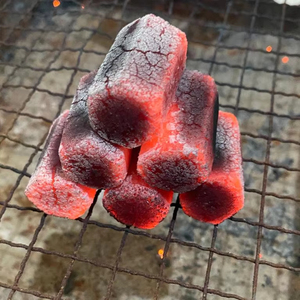 CUBOS DE CARBÓN DE COCO PREMIUM HEXAGONALES REDONDOS LISTOS PARA EXPORTAR PERFECTO PARA SHISHA HOOKAH - Product Image 1