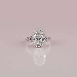 แหวนหมั้นทองคำแท้14K การตั้งค่ารัศมีที่ซ่อนอยู่สไตล์คลาสสิกเพชรทรงรีตัดห้องแล็บสร้างเพชรได้รับการรับรอง IGI - Product Image 1