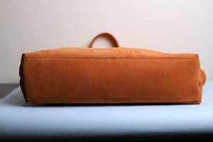 Bolso de Mano de Cuero Genuino de Primera Calidad con Solapa, Cierre de Cadena, Gran Capacidad, Ligero, Suave y Moderno, Unisex - Product Image 5