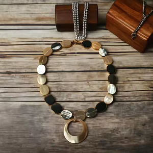 Collar de cuerno de buey de búfalo ecológico para mujer Cuerno de buey natural con piedra de perla Estilo de cadena elegante Niñas POR CRESCENT CRAFTS - Product Image 4
