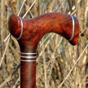 Canne en bois réglable à prix pliable avec plusieurs nœuds Bâton de marche en bois solide pour les aînés par Standard International - Product Image 6