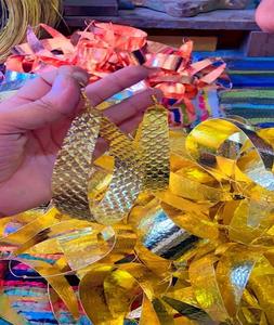 Pendientes pequeños de latón PVD de oro de 18 quilates para mujer, joyería a granel con superficie de textura, chapado en oro, empaquetado para mujer - Product Image 1