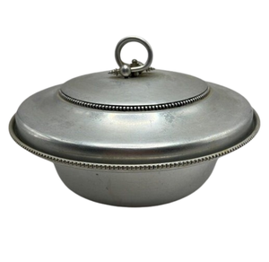 Vaisselle de cuisine élégante en acier inoxydable poli et brillant avec grand verseur de sauce et soupières - Product Image 1