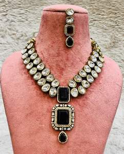 Ensemble de collier Mossanite Kundan avec pierre hydro pour femmes, parfait pour mariage, occasions spéciales, festivals - Product Image 5