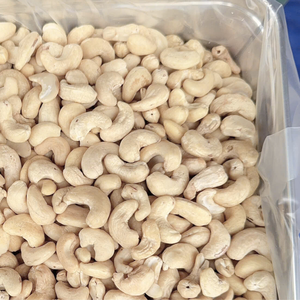 Offre Spéciale 2025 Noix de cajou brutes WW180 WW210 WW320 Usine SANTIGO Prêtes à être expédiées - Product Image 1