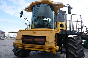 Maquinaria Agrícola Usada 112HP Cosechadora sobre Orugas New Hollands CR9080 Cosechadora de Caña de Azúcar - Product Image 6