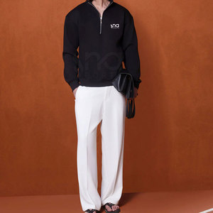 Haut à demi-zip de qualité supérieure, tissu léger et respirant pour un confort quotidien et un style de vie actif - Product Image 5