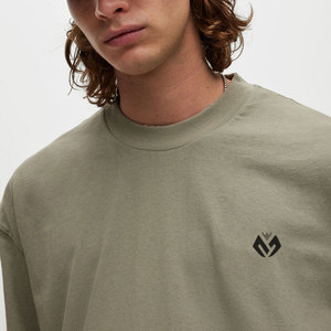 Camiseta de peso pesado de la mejor calidad Camiseta vintage con diseño de cuello redondo de algodón para hombre - Product Image 5